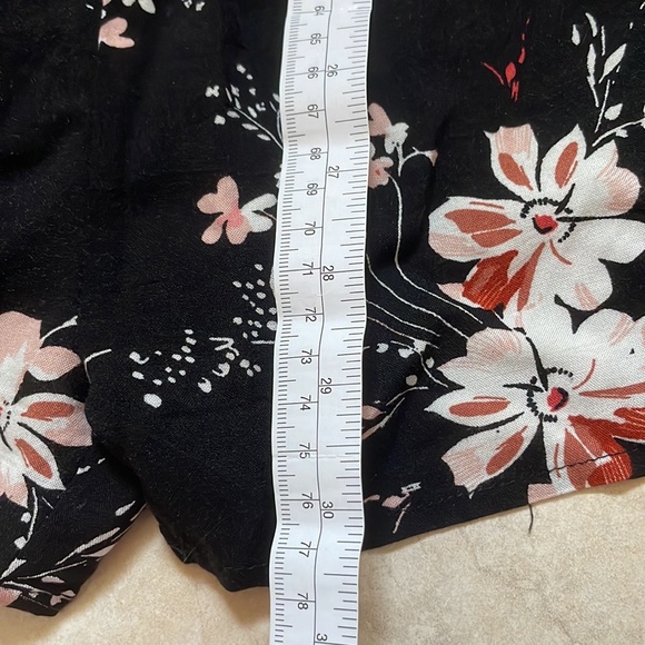 Flowery Romper . Use only once. Aeropostale . Size XS - Picture 6 of 6